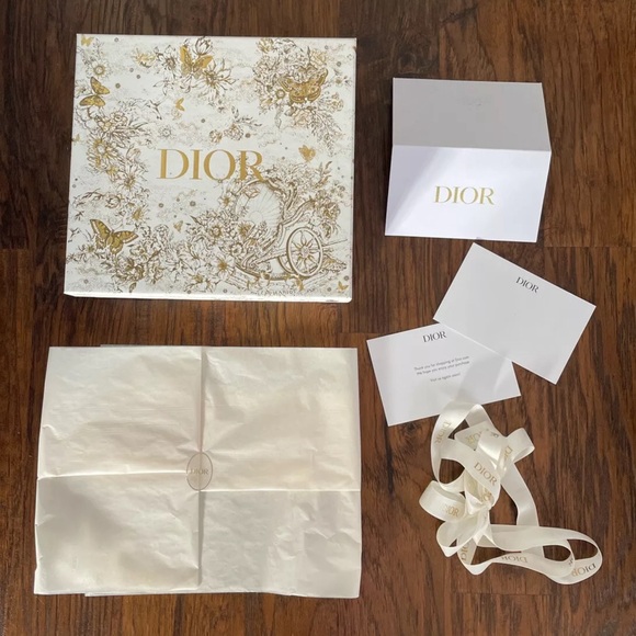 2021 Christian Dior Holiday Gold Holiday Gift Box Present Note Cards Stationary - Picture 1 of 12